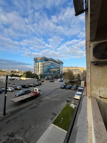 Uzunmüddətli kirayə mənzillər: Xətai Rayonu Xətai Metrosu Ağa Center 2 otaq. Mərtəbə - 16/2 Otaq — 15