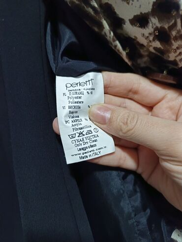 Dəstlər, kostyumlar: İkili 20 AZN pencək mayka 
44,46 razmer — 7