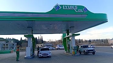 hava peci: YUKS OIL yanacaqdoldurma məntəqəsi Xidmətlər: - Avtomobillər üçün — 1