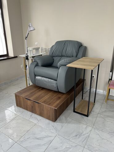 Другое оборудование для салонов красоты: Маникюрный стол Полки под лаки Лабораторный шкаф Шкаф под сухожар — 28