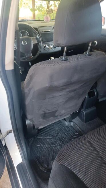 Nissan: Nissan Tiida: 1.8 l | 2011 il Sedan — 11