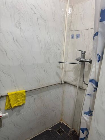 1 комнатная квартира гостиничного типа: 1 бөлмө, 16 кв. м, Жатакана жана мейманкана түрүндө, 1 кабат, Косметикалык ремонт