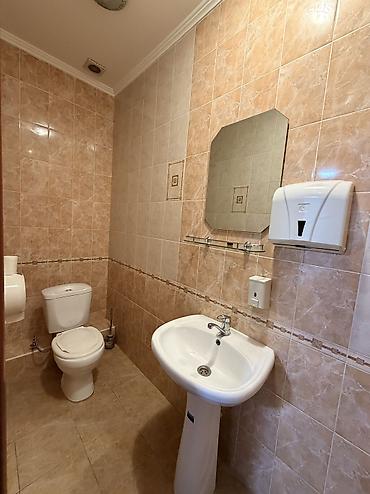 Аренда офисов: Сдаю Офис целиком: 110 м², В жилом комплексе, Первая линия, С отдельным санузлом, С высокими потолками — 9