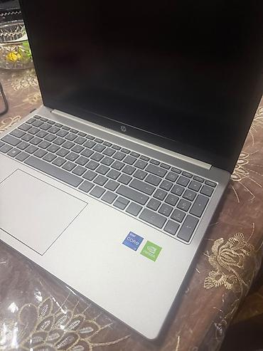 mini notebook: HP noutbuk satılır. Korpus gümüşü rəngdədir, zərif və müasir dizayna — 3
