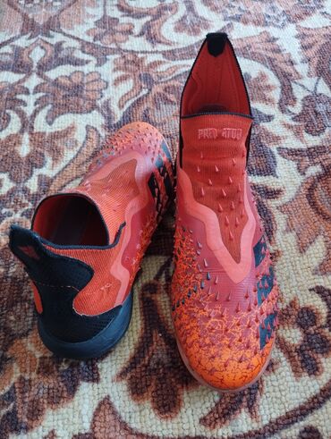 футбольные бутсы предатор: Футбольные сороконожки adidas predator demonskin 39-размер (маломерка)