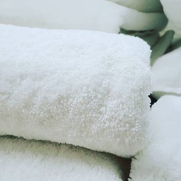 оптом полотенца: Постельные принадлежности для ваших гостиниц. в наличии и на заказ