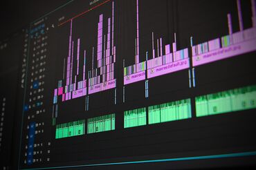 videolar yukle: Video montaj işi axtarıram