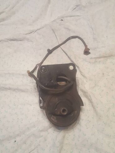 Опорные подушки амортизаторов: Опорная подушка амортизатора Nissan 2005 г., Б/у, Оригинал, США — 17