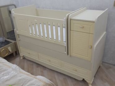 Oğlan və qız üçün, Dördbucaq, Beşik, Dəstsiz, Matras ilə, Yellənmə mexanizm ilə