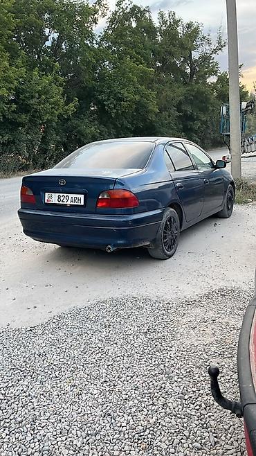 Toyota: Toyota Avensis: 2001 г., 1.8 л, Кол менен иштөөчү, Бензин, Седан — 4