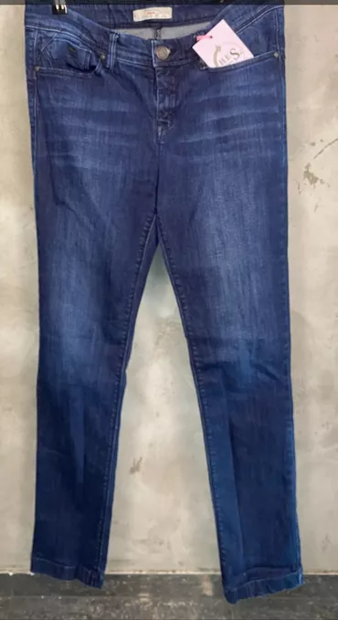 Odlicne deblje farmerke, imaju elastina, dublji model, nogavice se