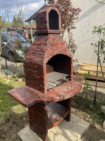 Betonski Roštilj sa Rešetkom – Crveno-Crni Kamen 🔥🖤 Pogledajte naš