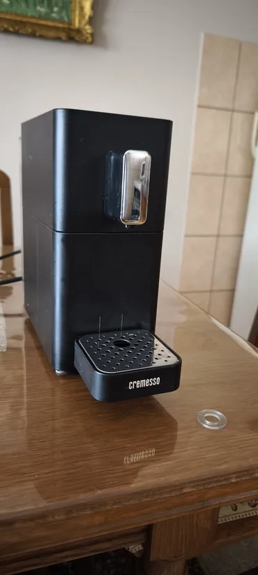 Cremesso aparat za kafu, koriscen nekoliko puta, bez ikakvih
