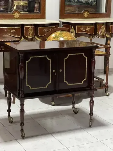 Stilska komoda – Dobro stanje 🌟 Širina: 78 cm, Dubina: 45 cm, Visina