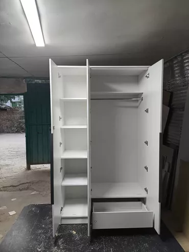 Буйрутма эмеректер, Уктоочу бөлмө, Шкаф