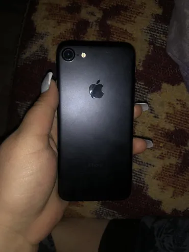 Apple iPhone iPhone 7, 32 GB, Crn