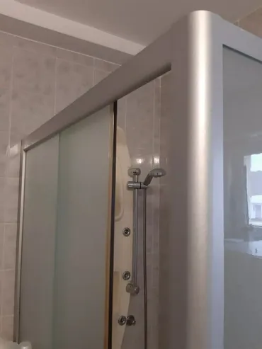 Tuš kabina 110x80cm, staklena, fiksni bočni deo, klizni deo na levo