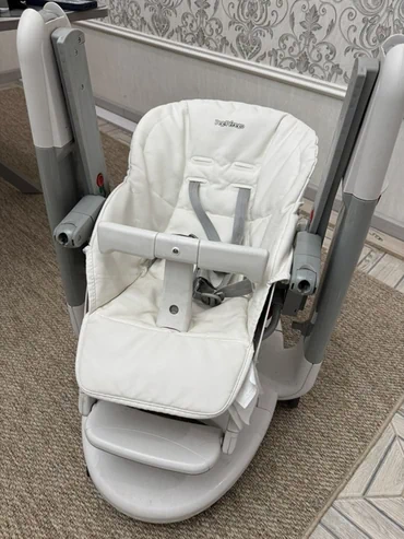 Детский стульчик Peg Perego Tatamia, выполненный в нейтральных