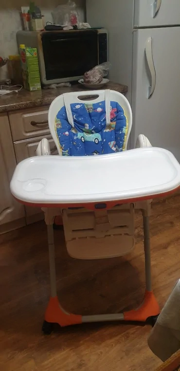 Продаю стул для кормления chicco poly Италия, состояние отличное цена