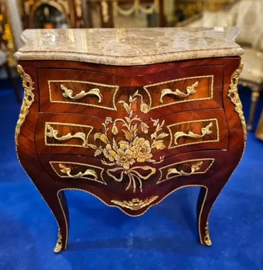 𝐊𝐨𝐦𝐨𝐝𝐚 𝐋𝐮𝐣 𝐗𝐕,𝐨𝐛𝐨𝐠𝐚ć𝐞𝐧𝐚 𝐬𝐚 𝐞𝐥𝐞𝐦𝐞𝐧𝐭𝐢𝐦𝐚 𝐨𝐝 𝐩𝐨𝐳𝐥𝐚ć𝐞𝐧𝐞 𝐛𝐫𝐨𝐧𝐳𝐞 𝐢 𝐦𝐞𝐫𝐦𝐞𝐫𝐧𝐨𝐦