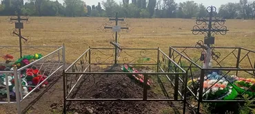 Занимаюсь уборкой и покраской могил также копаю ямы делаю железные