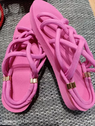 Beach slippers, 37