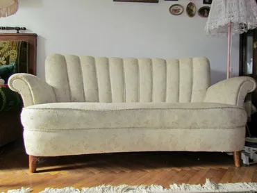 Prodaja se dvosed, siroko 160 cm, visoko 80 cm textil je malo