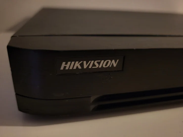 Hikvision 16-kanalni digitalni video rekorder (DVR) za sisteme video
