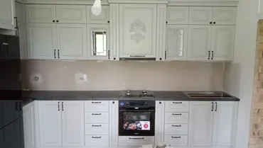 Тапшырыкка эмерек, Ашкана, Ашкана гарнитурасы, Үстөл, Үстөл үстү