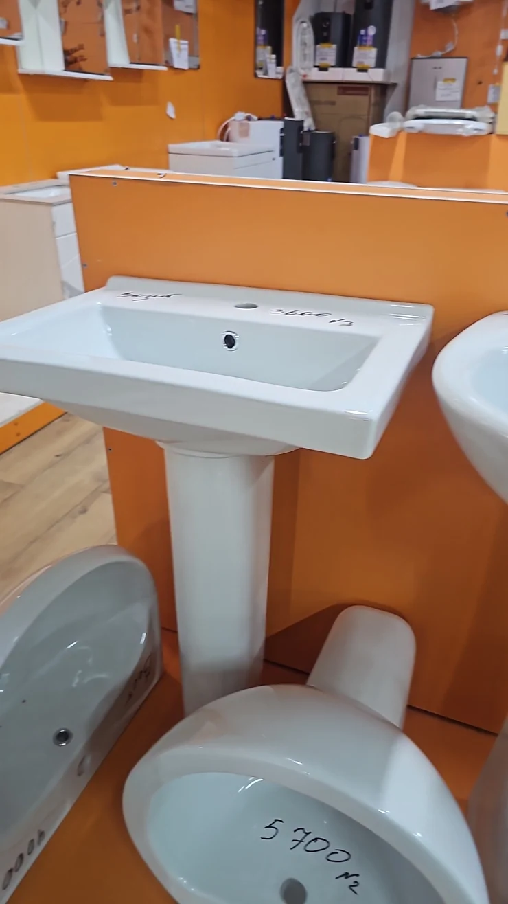 Раковина для ванной, Особенности: Глянцевое, Угловая форма, Материал: Керамика