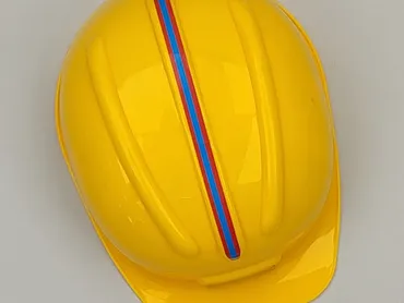 Żółty kask ochronny dla dziecka, zaprojektowany z myślą o