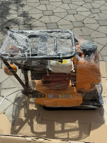 Vibro ploča G90, idealna za sabijanje zemlje, asfalta i drugih