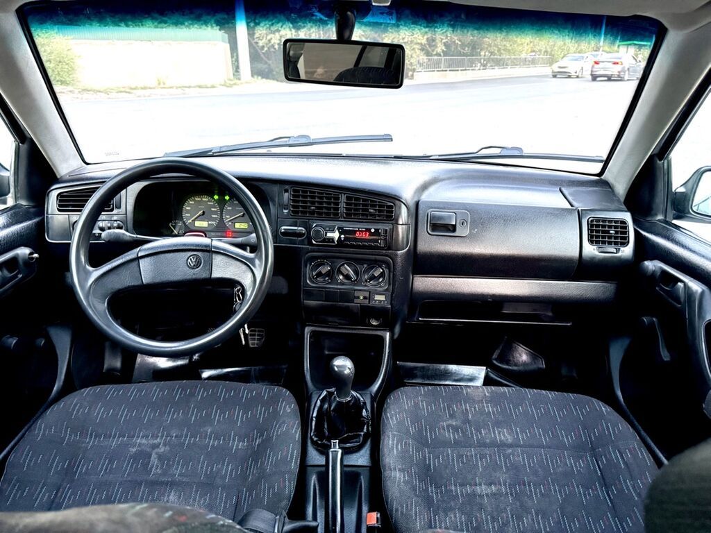 Volkswagen Golf: 1994 г., 1.6 л, Механика, Бензин, Хэтчбэк: фото 8