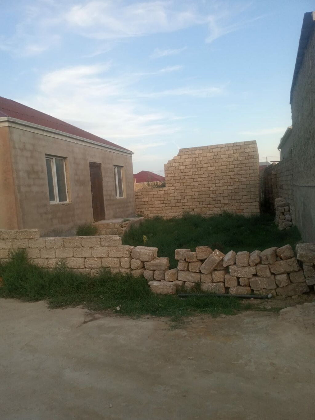 3 otaqlı, 94 kv. m, Kredit yoxdur, Təmirsiz