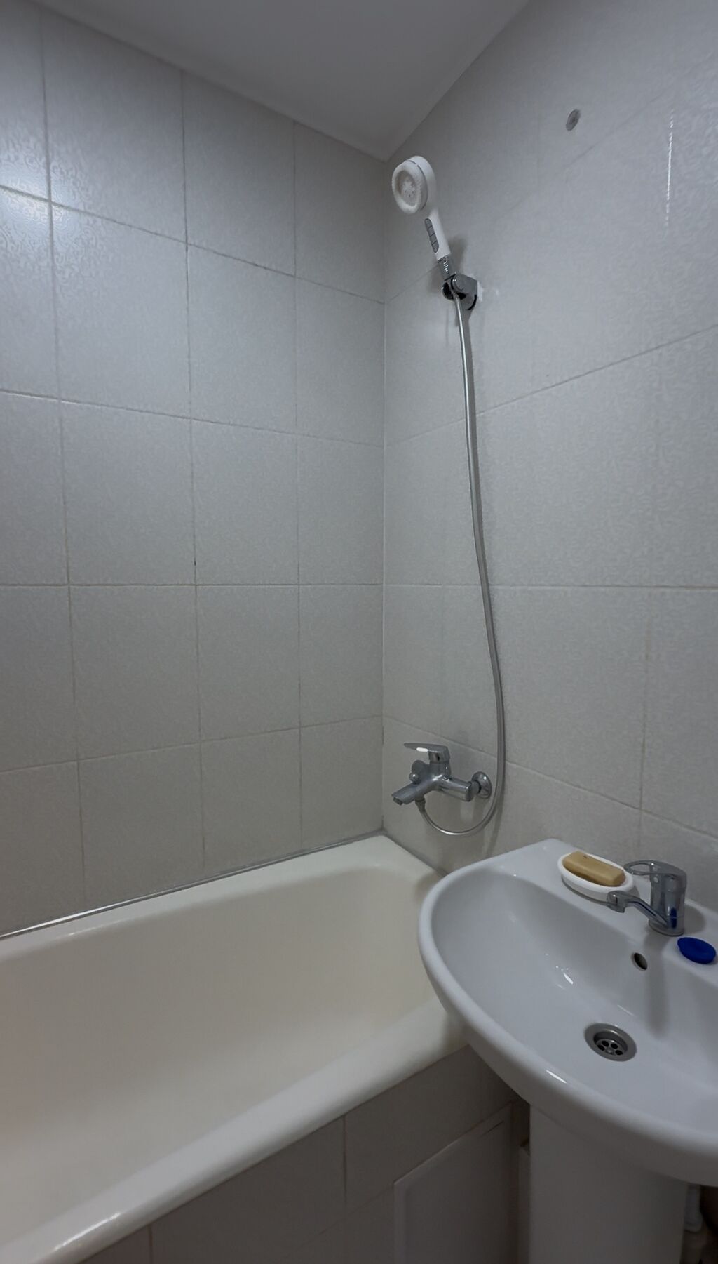 3 комнаты, 80 м², 7 мкр 105 серия, 2 этаж, Евроремонт: фото 3