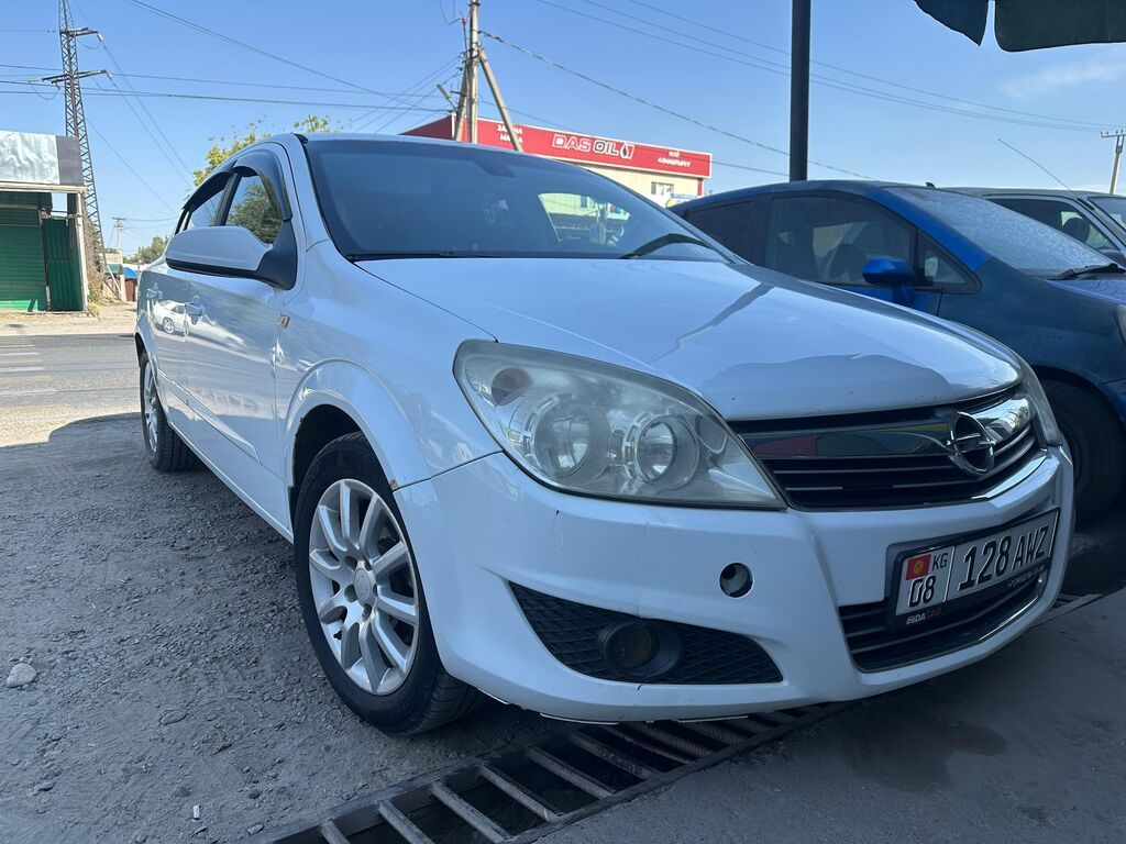 Opel Astra: 2008 г., 1.6 л, Механика, Бензин, Седан: фото 1