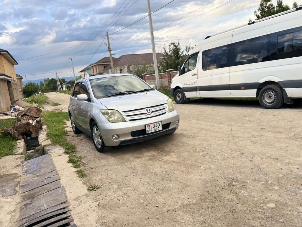 Toyota Ist: 2003 г., 1.5 л, Автомат, Бензин, Хэтчбэк: фото 3
