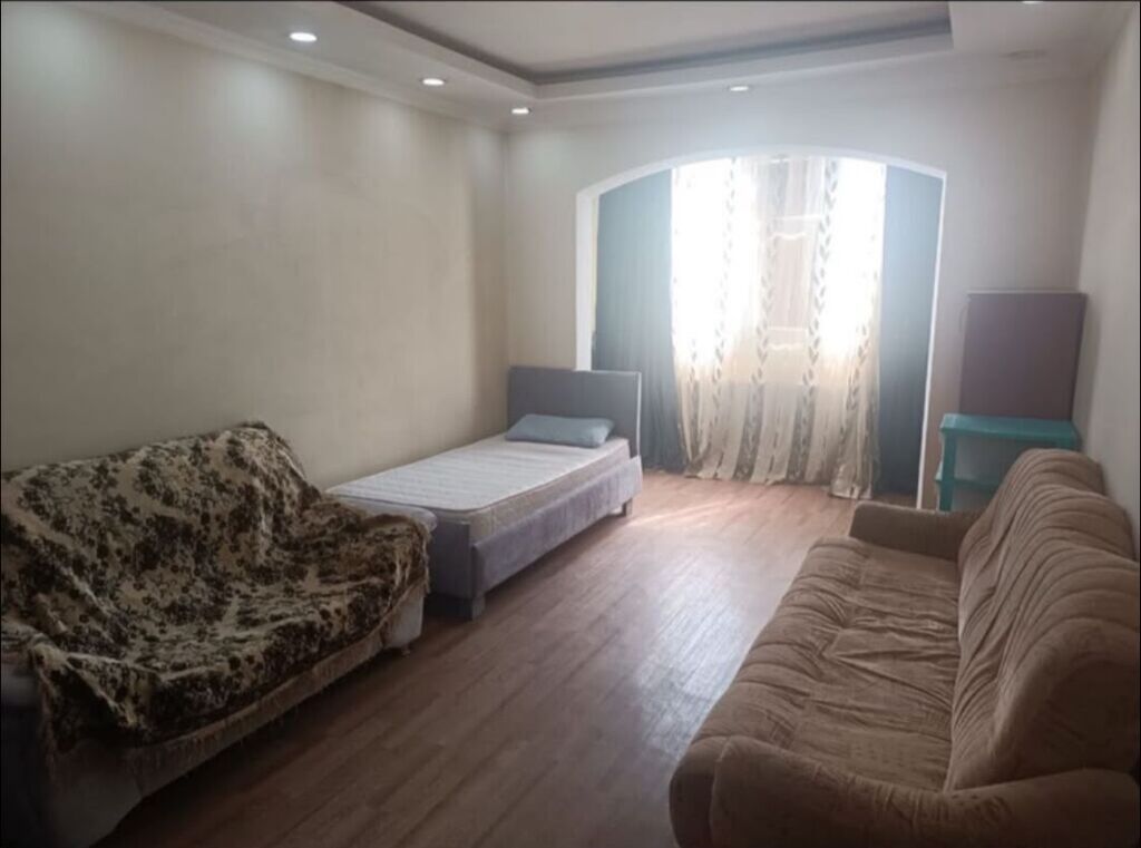 2 комнаты, 67 м², 106 серия улучшенная, 2 этаж, Евроремонт: фото 1