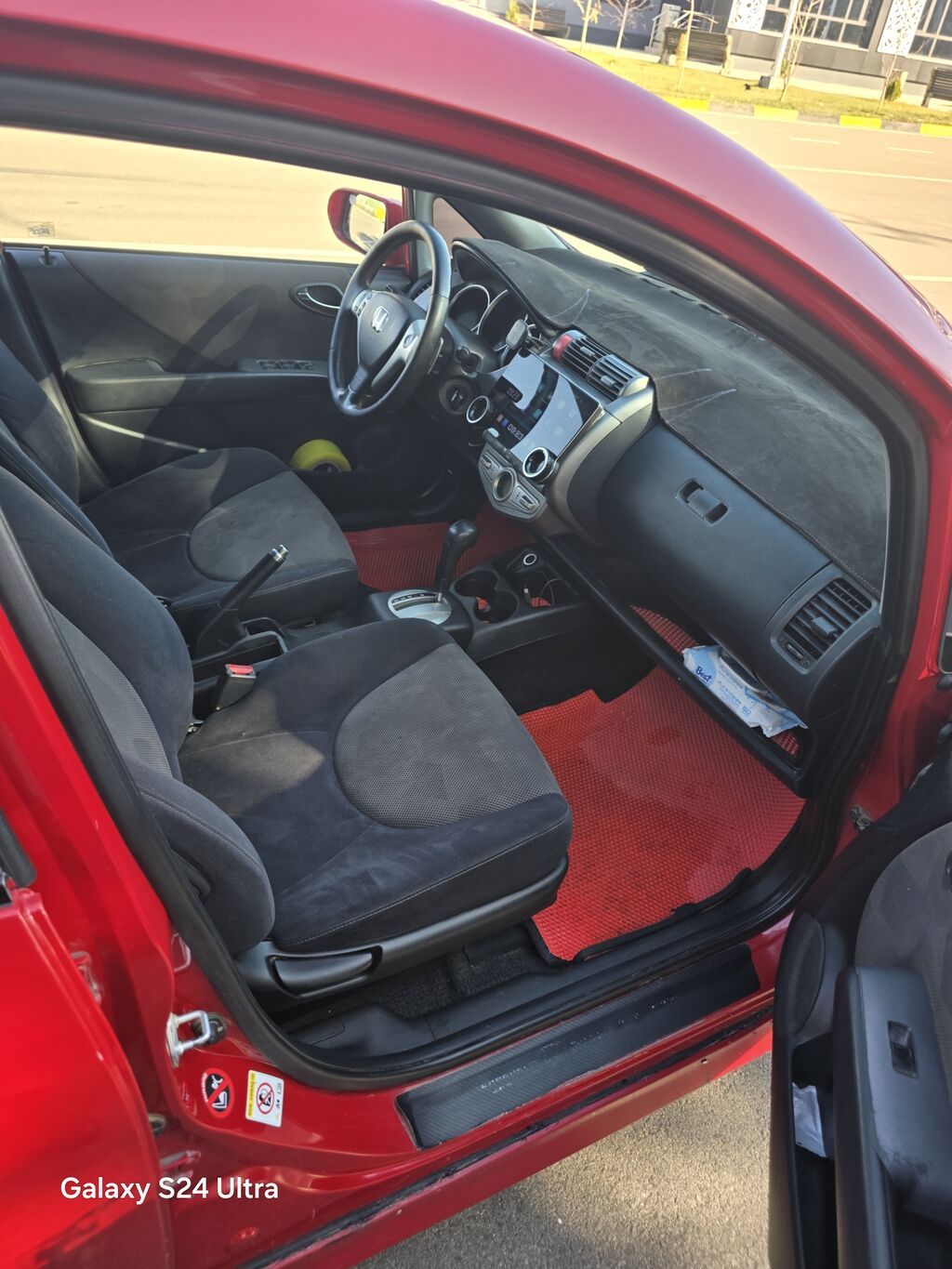 Honda Fit: 2006 г., 1.3 л, Автомат, Бензин, Хэтчбэк: фото 5