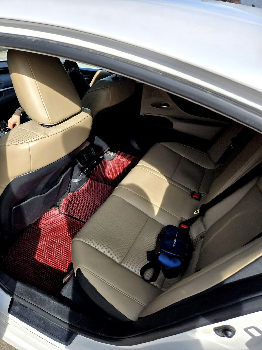 Lexus ES: 2021 г., 2.5 л, Автомат, Гибрид, Седан: фото 4