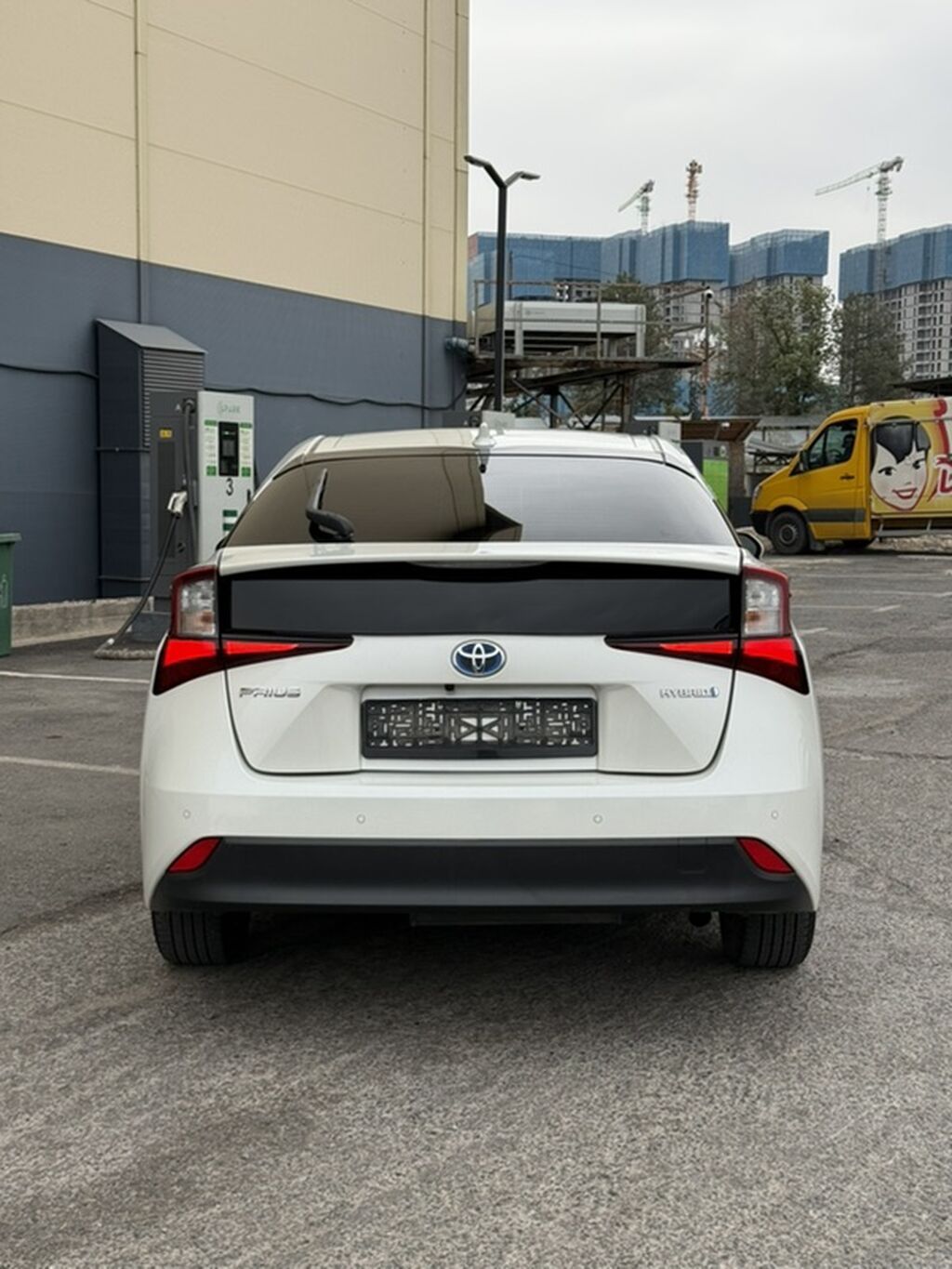 Toyota Prius: 2020 г., 1.8 л, Вариатор, Гибрид, Хэтчбэк: фото 8