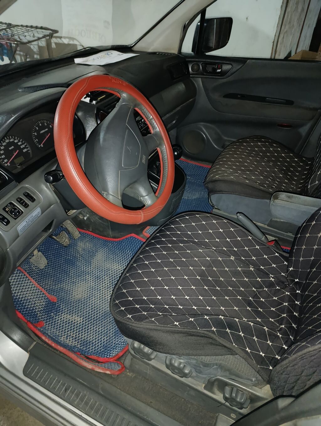 Mitsubishi Space Wagon: 2001 г., 2.4 л, Механика, Бензин, Универсал: фото 5