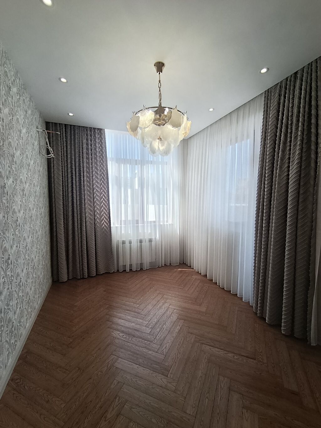 3 otaqlı, Yeni tikili, m. 8 Noyabr, 89 kv. m