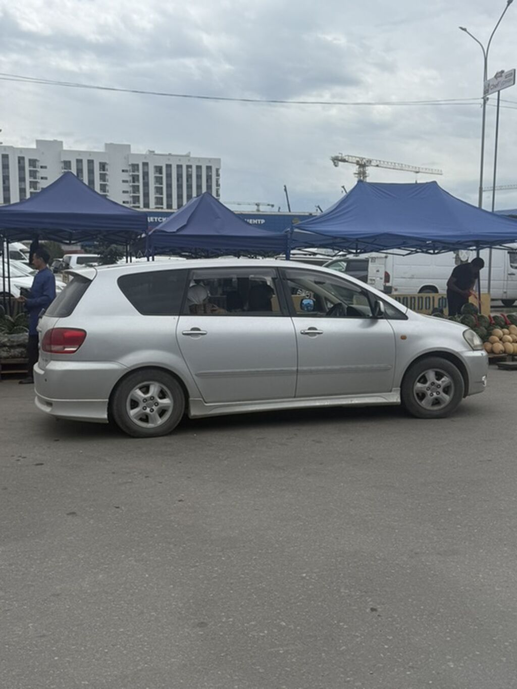 Toyota Ipsum: 2003 г., 2.4 л, Автомат, Бензин, Минивэн: фото 2