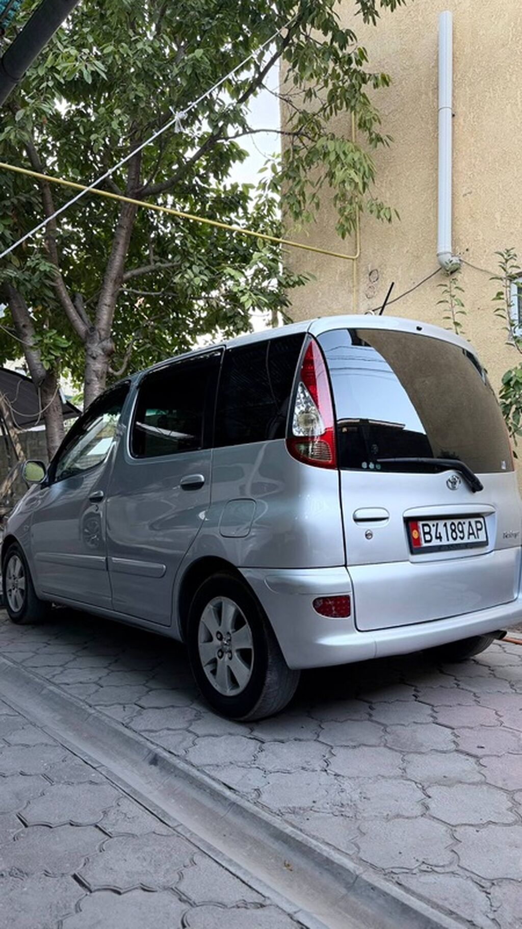 Toyota Funcargo: 2004 г., 1.3 л, Автомат, Бензин, Хэтчбэк: фото 6