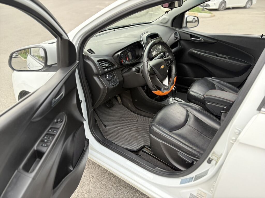 Chevrolet Spark: 2016 г., 1 л, Вариатор, Бензин, Хэтчбэк: фото 5