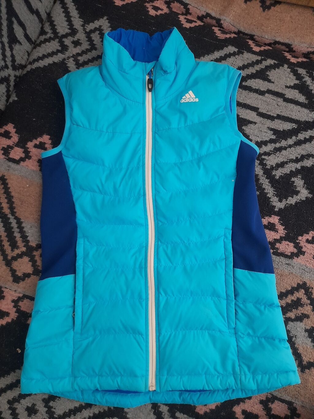 Женская безрукавка Адилас фирменный | 5000 KGS | Жилетки Бишкек ᐈ ...