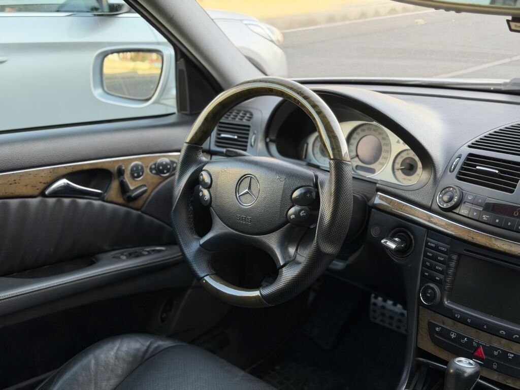 Mercedes-Benz E-Class: 2003 г., 5 л, Автомат, Бензин, Седан: фото 8