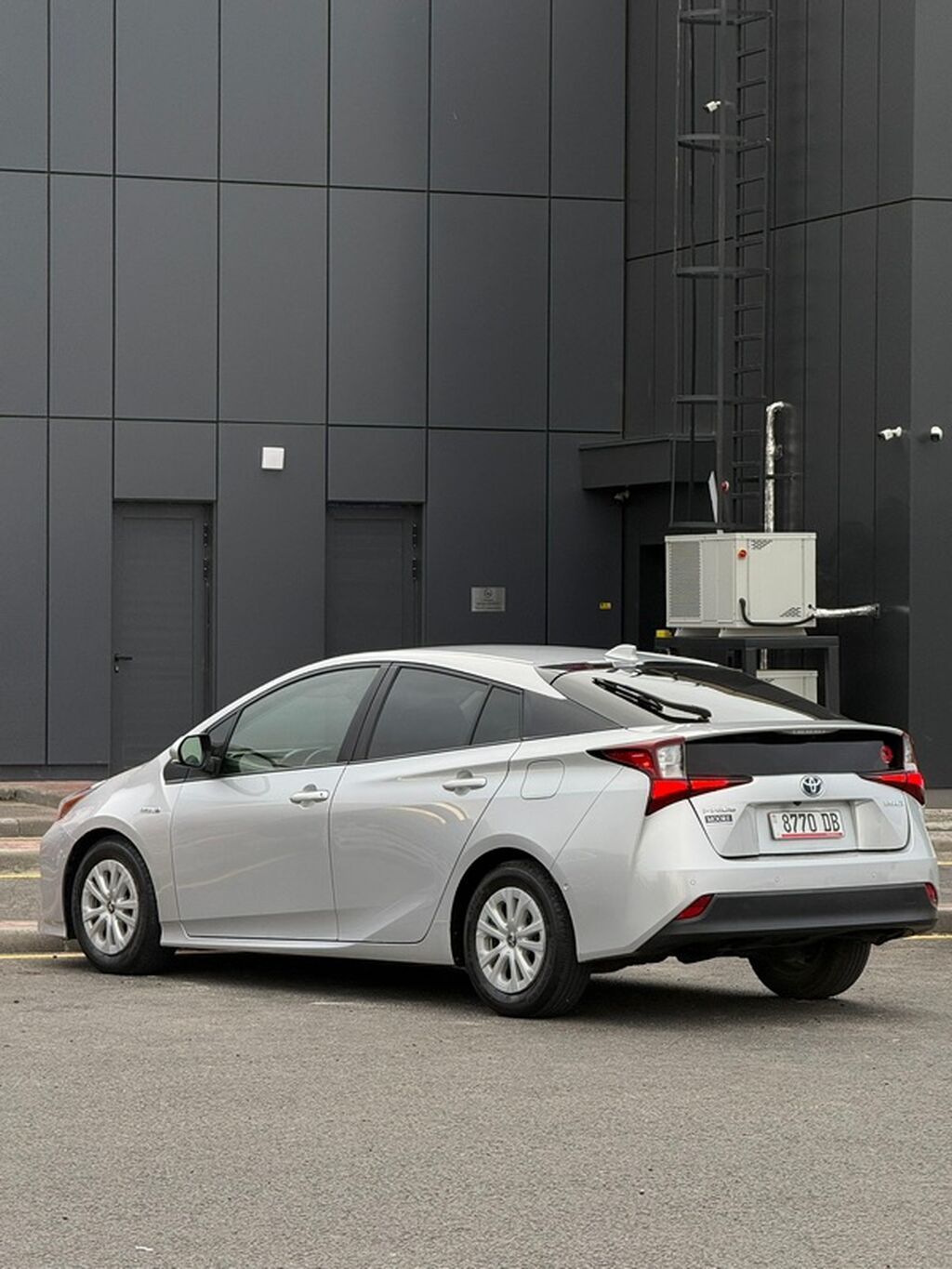 Toyota Prius: 2021 г., 1.8 л, Автомат, Гибрид, Лифтбек: фото 5