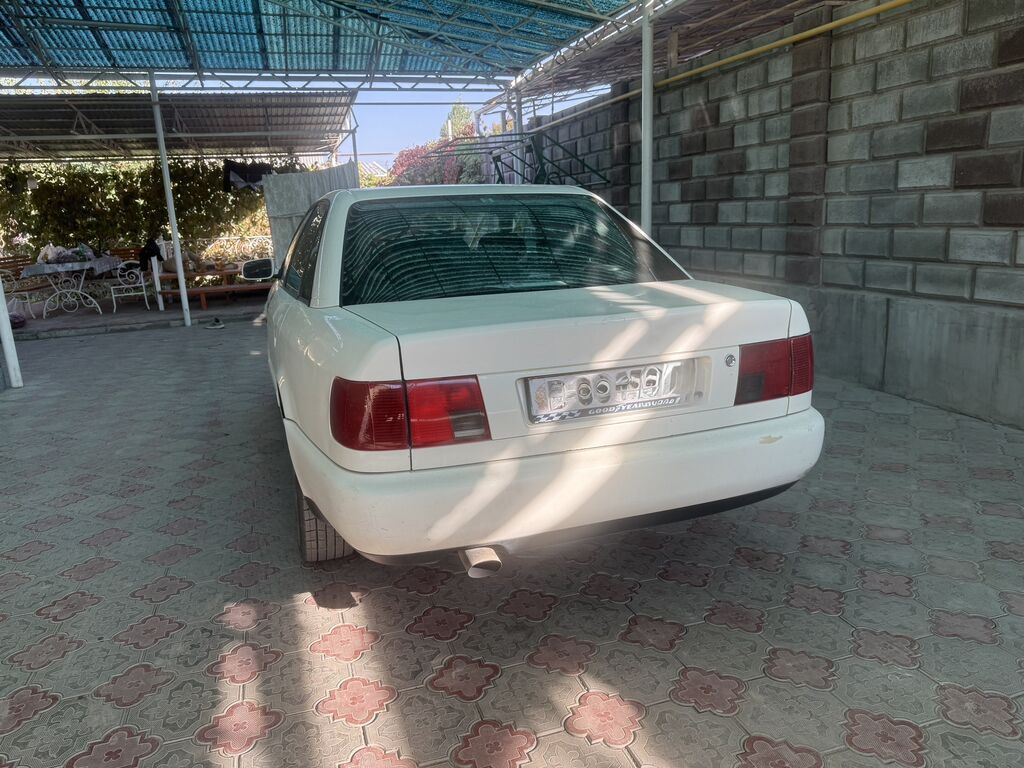 Audi 100: 1993 г., 2 л, Механика, Бензин, Седан: фото 8